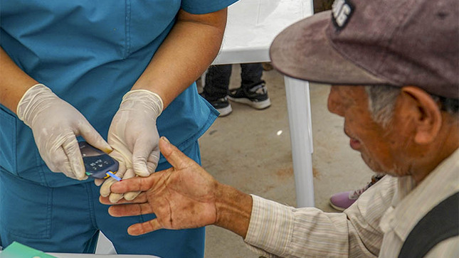 Foto 1 de 300 adultos mayores se benefician en campaña integral de salud en San Juan de Lurigancho