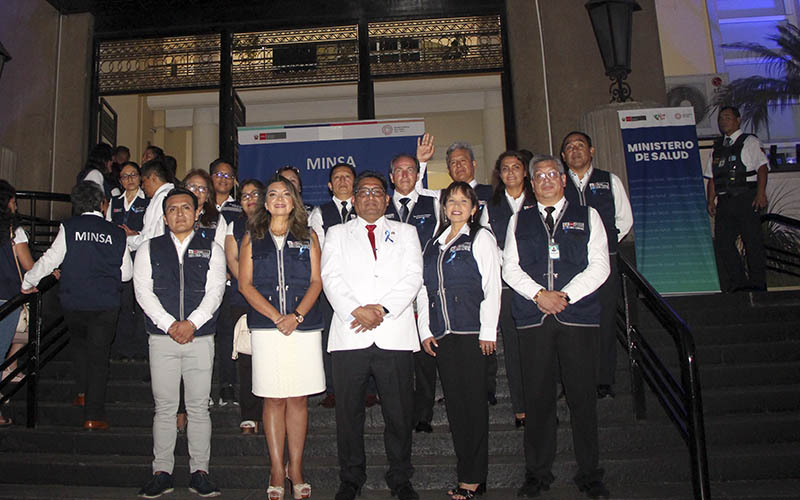 Foto 1 de Director General de la Diris Lima Centro participa en la iluminación simbólica por el Día Nacional de Concienciación del Autismo