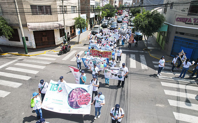 Foto 3 de Más de 1000 participantes se congregan en gran pasacalle por el Día Mundial de Lucha Contra la Tuberculosis