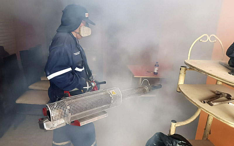 Foto 1 de Diris Lima Centro fumiga más de 4600 viviendas para eliminar el zancudo transmisor del dengue