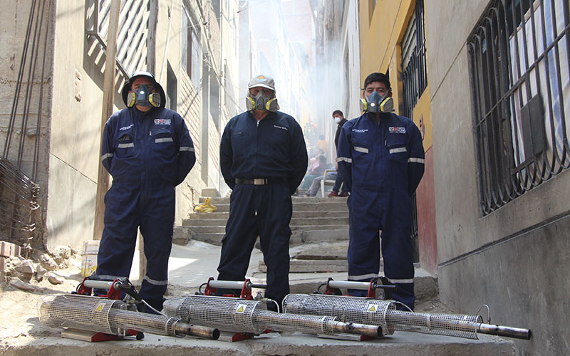 Foto 2 de Diris Lima Centro fumiga más de 4600 viviendas para eliminar el zancudo transmisor del dengue