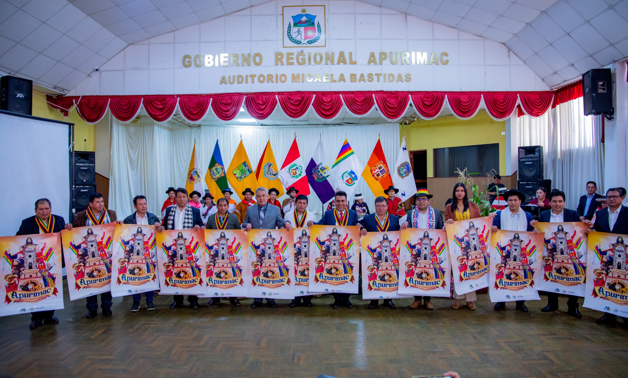 Presentación del afiche por el 150° Aniversario de Apurímac