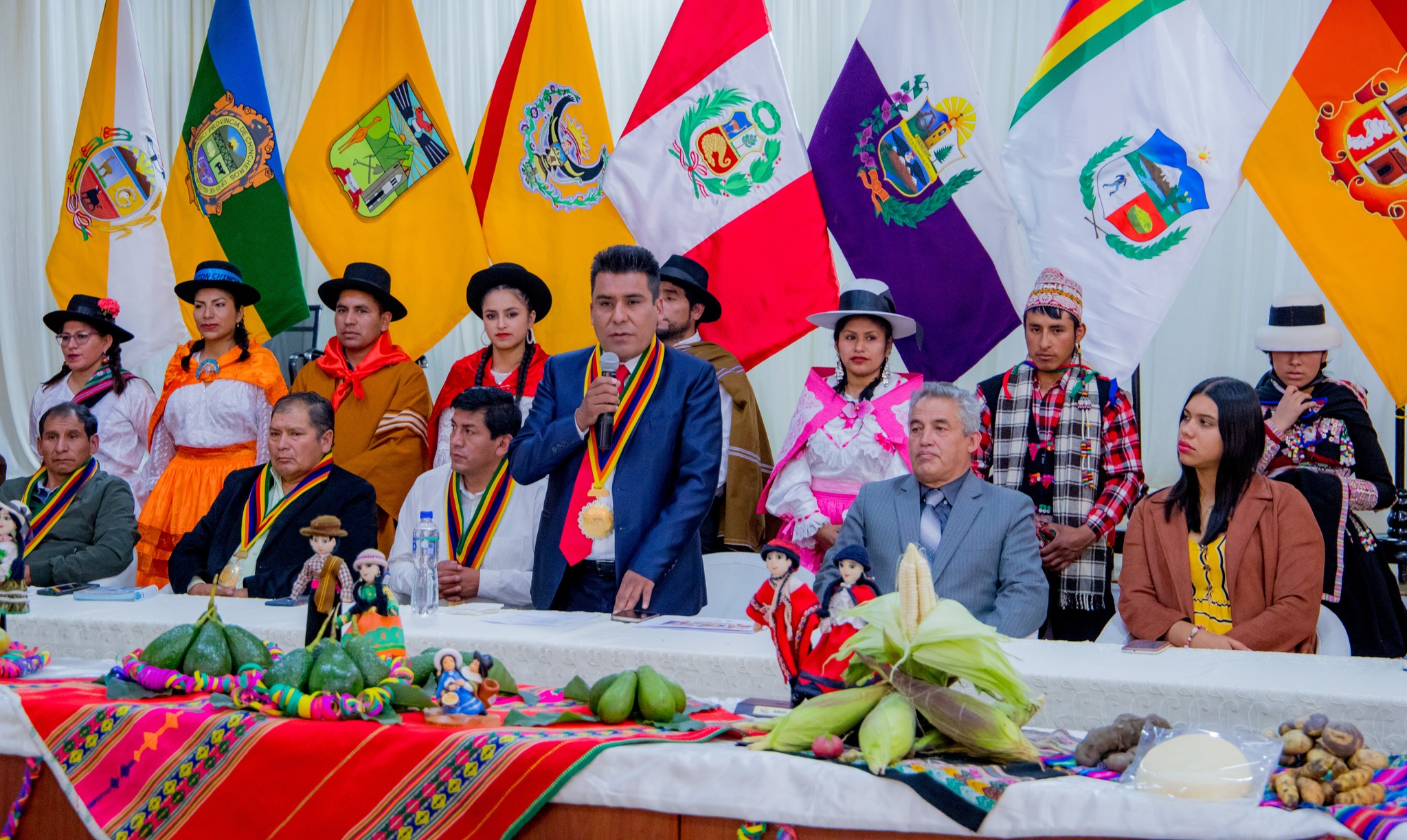 Presentación del afiche por el 150° Aniversario de Apurímac