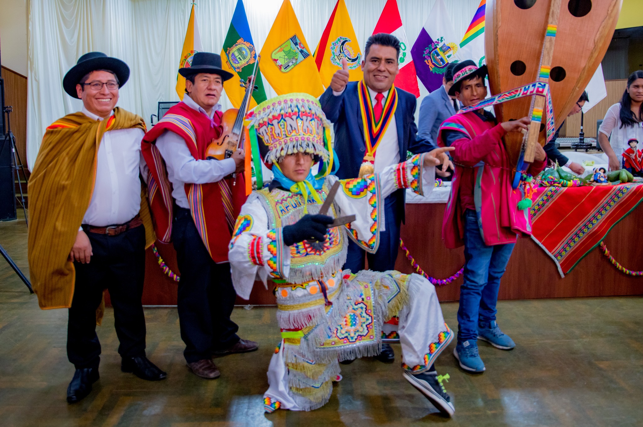 Presentación del afiche por el 150° Aniversario de Apurímac