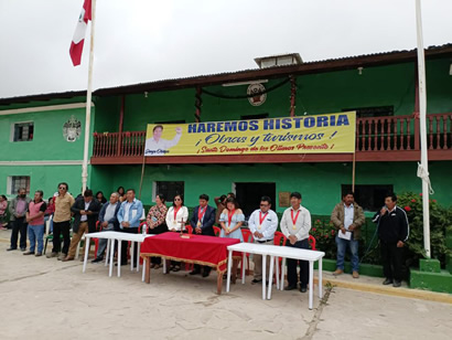 Alcalde y regidores juramentando