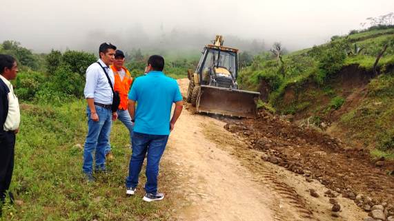GORE dispone maquinaria para limpieza de vía alterna hacia Huancabamba desde Salitral