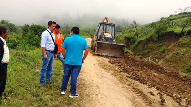 GORE dispone maquinaria para limpieza de vía alterna hacia Huancabamba desde Salitral