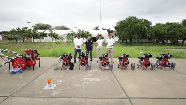 Ministra de Vivienda entrega nuevo lote de equipos y maquinaria en Piura para atender emergencia por lluvias