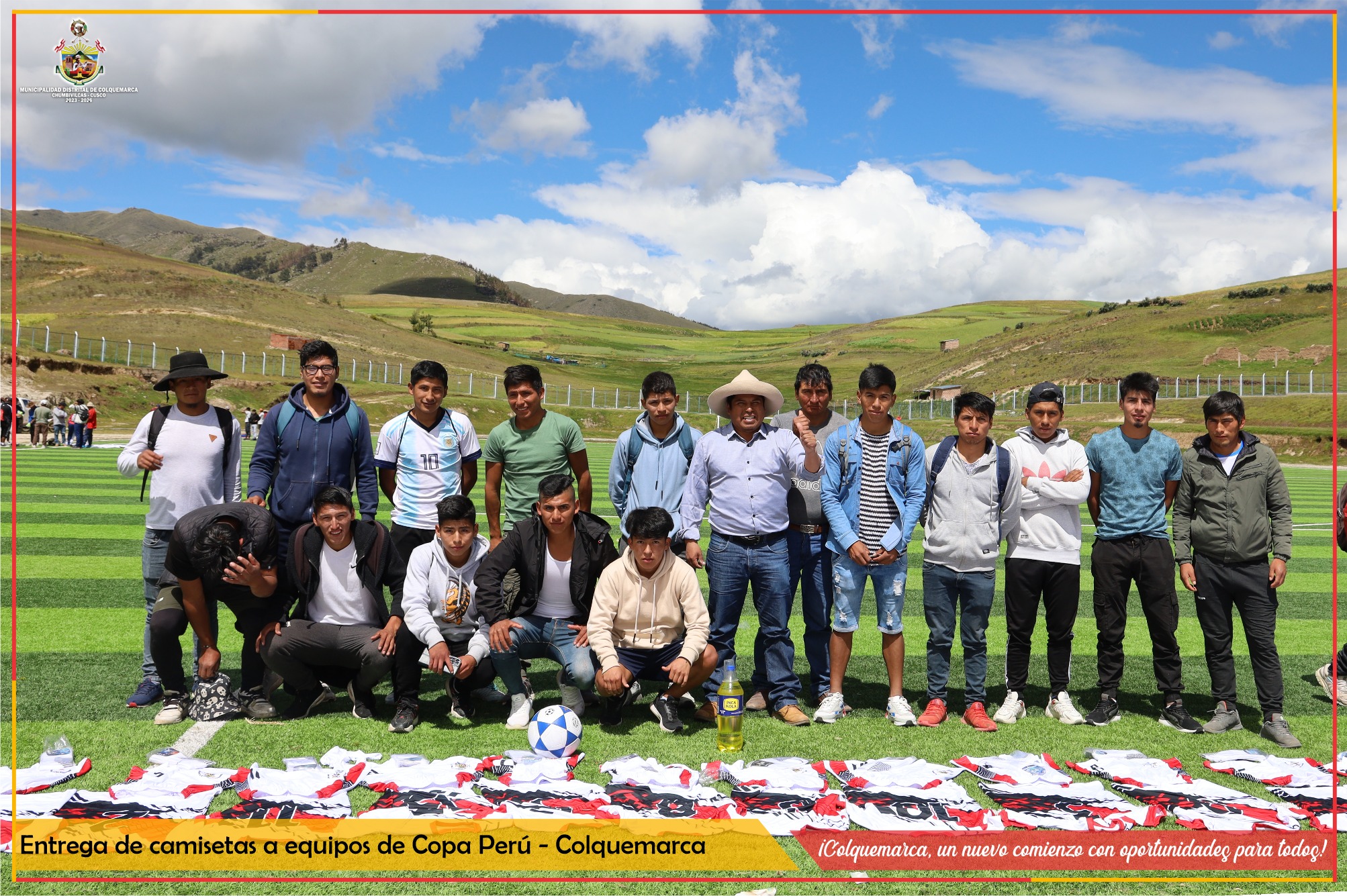 La Municipalidad Distrital de Colquemarca, encabezada por nuestro alcalde Prof. Santos Oviedo Ataucuri, llevó a cabo la entrega de implementos deportivos a los clubes que participan en el campeonato de la Copa Perú de la liga distrital de Colquemarca. La entrega se realizó el pasado en el Estadio Juan Velazco, donde los delegados de los 7 clubes deportivos: Estrella Roja de Ahuichanta, Club Deportivo Fuyani, Club Deportivo Peñarol de Armiri, Club Deportivo Livepool de Huisuray, Club Deportivo Palmeiras de Curpiri, Club Deportiva Villa Real de Totorani y Club Deportivo de Toromanya, recibieron camisetas, trusas, medias y balones de fútbol; todo ello con el objetivo de fortalecer la práctica del fútbol en nuestro distrito.
La entrega de estos implementos deportivos son parte de los esfuerzos de la Municipalidad Distrital de Colquemarca por promover y apoyar la práctica del deporte en nuestra comunidad. El alcalde, Prof. Santos Oviedo Ataucuri, destacó la importancia del fútbol como una actividad deportiva que promueve la salud, la integración y el desarrollo de habilidades en los jóvenes de nuestro distrito. Así mismo, en esta actividad estuvuieron presentes las regidoras Bertha Salhua Chacnama y Wilma Julia Yupanqui Ordoñez.
El presidente de la Liga Deportiva de Fútbol, Sr. Faustino Coaquira Huanca, expresó su agradecimiento a la actual gestión edil de la Municipalidad Distrital de Colquemarca por su apoyo constante a la promoción del deporte en nuestra comunidad. Asimismo, señaló que la primera fecha de la Copa Perú campaña 2023 ya ha iniciado, y que los clubes participantes están entusiasmados y comprometidos en dar lo mejor de sí en este importante campeonato.
La entrega de implementos deportivos a los clubes deportivos de Colquemarca es una muestra del compromiso de la Municipalidad Distrital por promover el deporte y fortalecer la práctica del fútbol en nuestro distrito. Con acciones como esta, seguimos trabajando en el desarrollo integral de nuestros jóvenes y en la consolidación del deporte como una herramienta de bienestar y progreso en nuestra comunidad.
¡Colquemarca, un nuevo comienzo con oportunidades para todos!
Prof. Santos Oviedo Ataucuri - Alcalde
Gestión 2023 - 2026