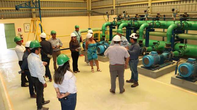 Consejeros y funcionarios regionales visitan planta desalinizadora de Arica 