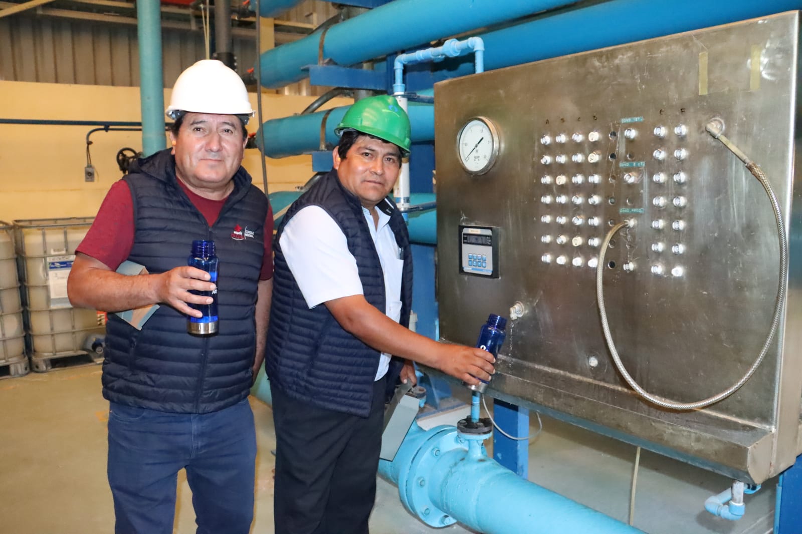 Consejeros y funcionarios regionales visitan planta desalinizadora de Arica