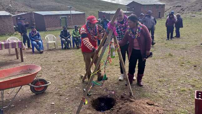 Puno: Entregan terreno donde se ejecutará proyecto de agua y saneamiento en Azángaro