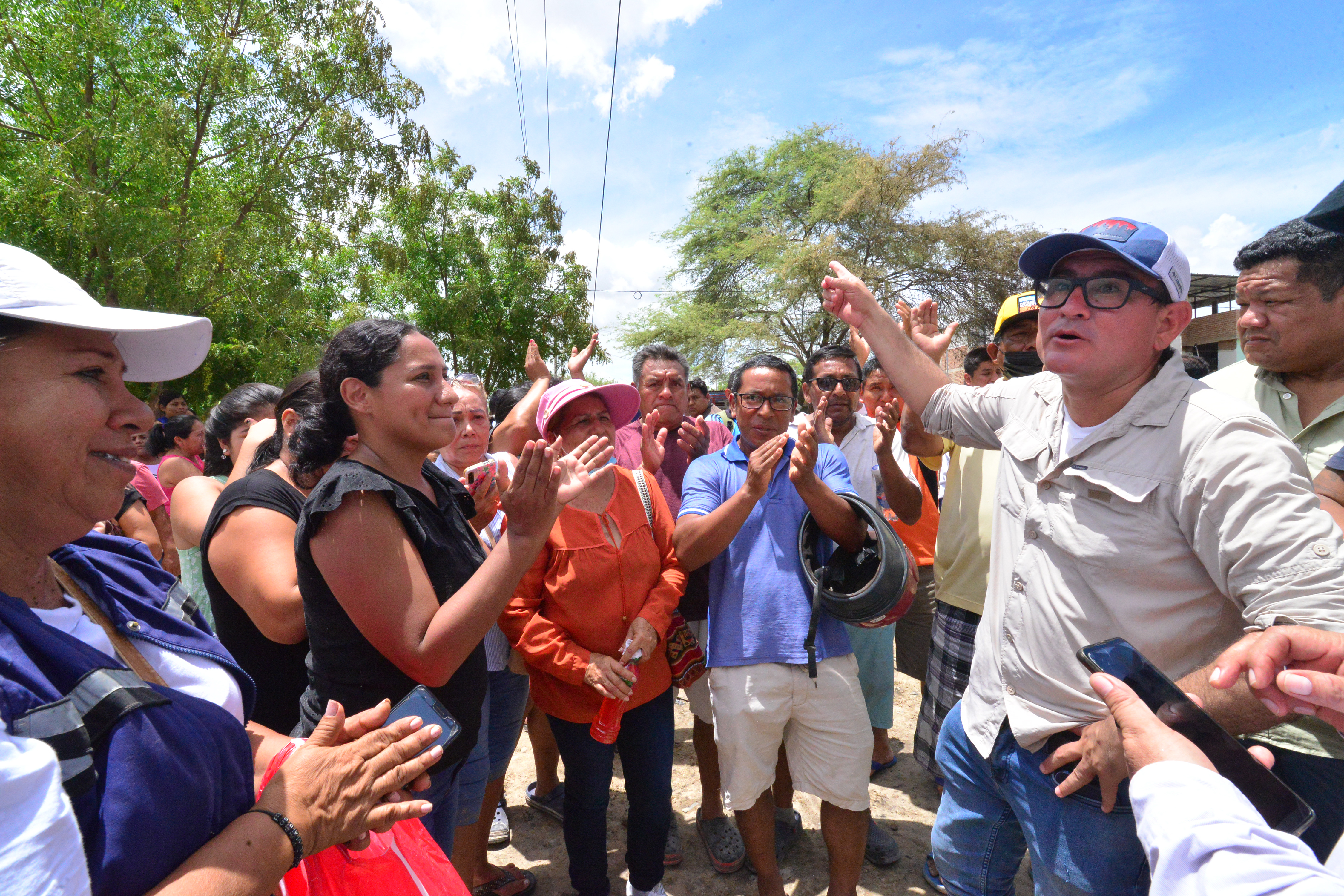 La población agradeció al burgomaestre por la ayuda entregada