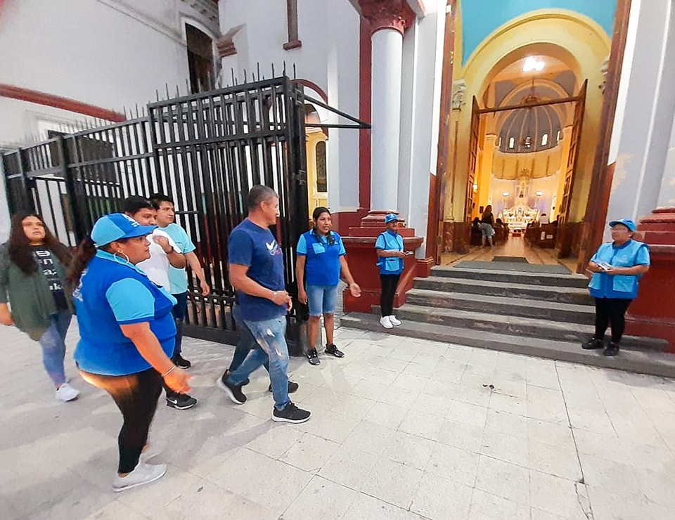 Personal de la municipalidad asistió, vigiló y ayudó a cada uno de los fieles chalacos que llegaron a recorrer las 7 iglesias este jueves santo.