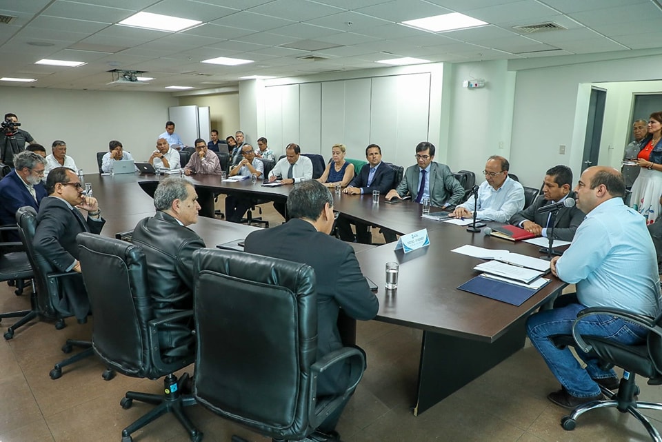El alcalde Pedro Spadaro recibió a representantes del MTC, de los gremios empresariales, para buscar soluciones ante los problemas generados por el caos con el que operan los tráilers en el Callao.
