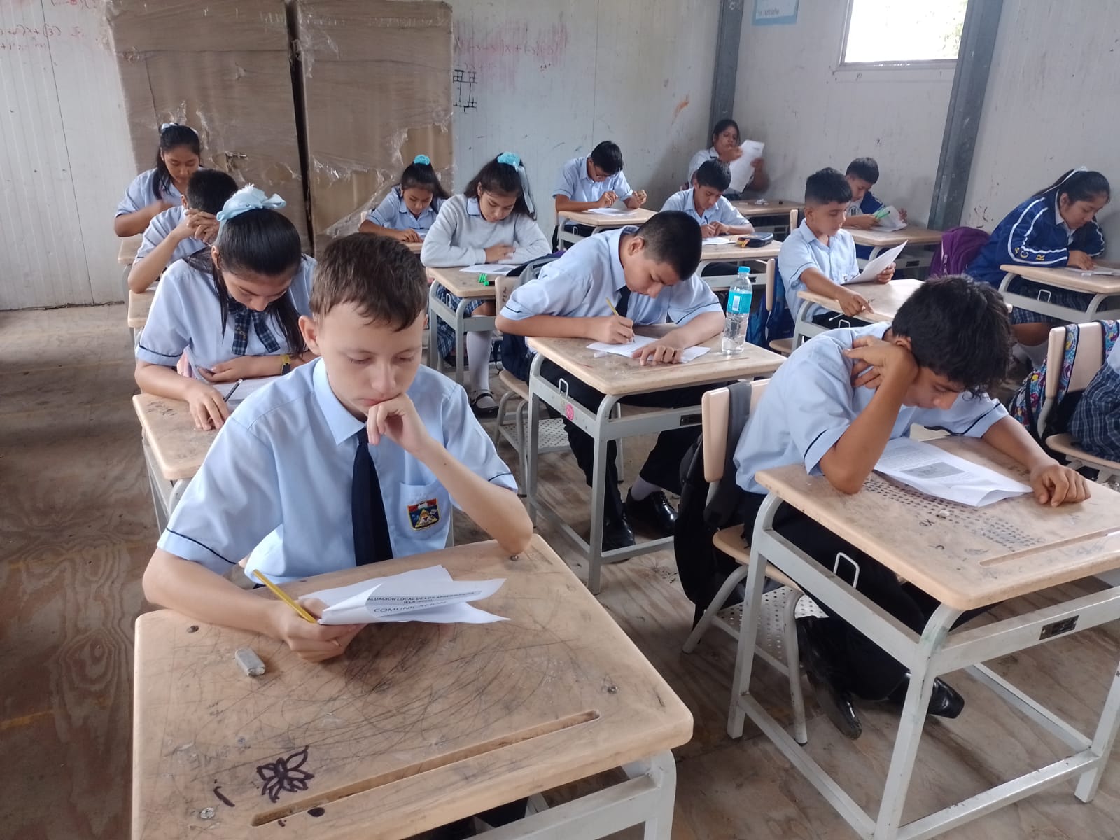 Estudiantes del Abrahan Cárdenas Ruíz en pleno examen ELA 2023.