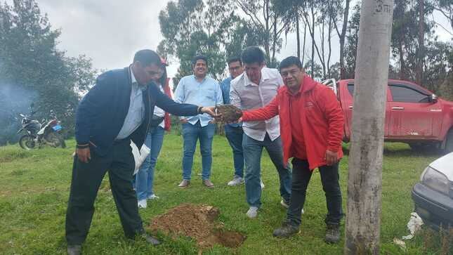 Se entregaron los terrenos donde se ejecutará proyecto que beneficiará a 636 habitantes de la comunidad rural de Tauripampa, en el distrito de Lajas.