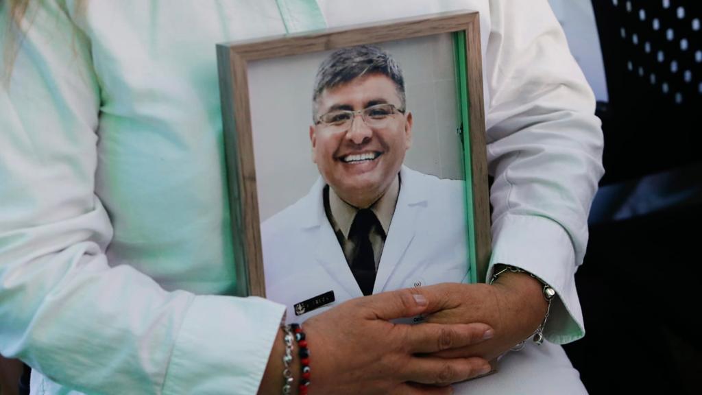 Ministra Rosa Gutiérrez conmemora a 581 médicos fallecidos durante la pandemia Covid-19