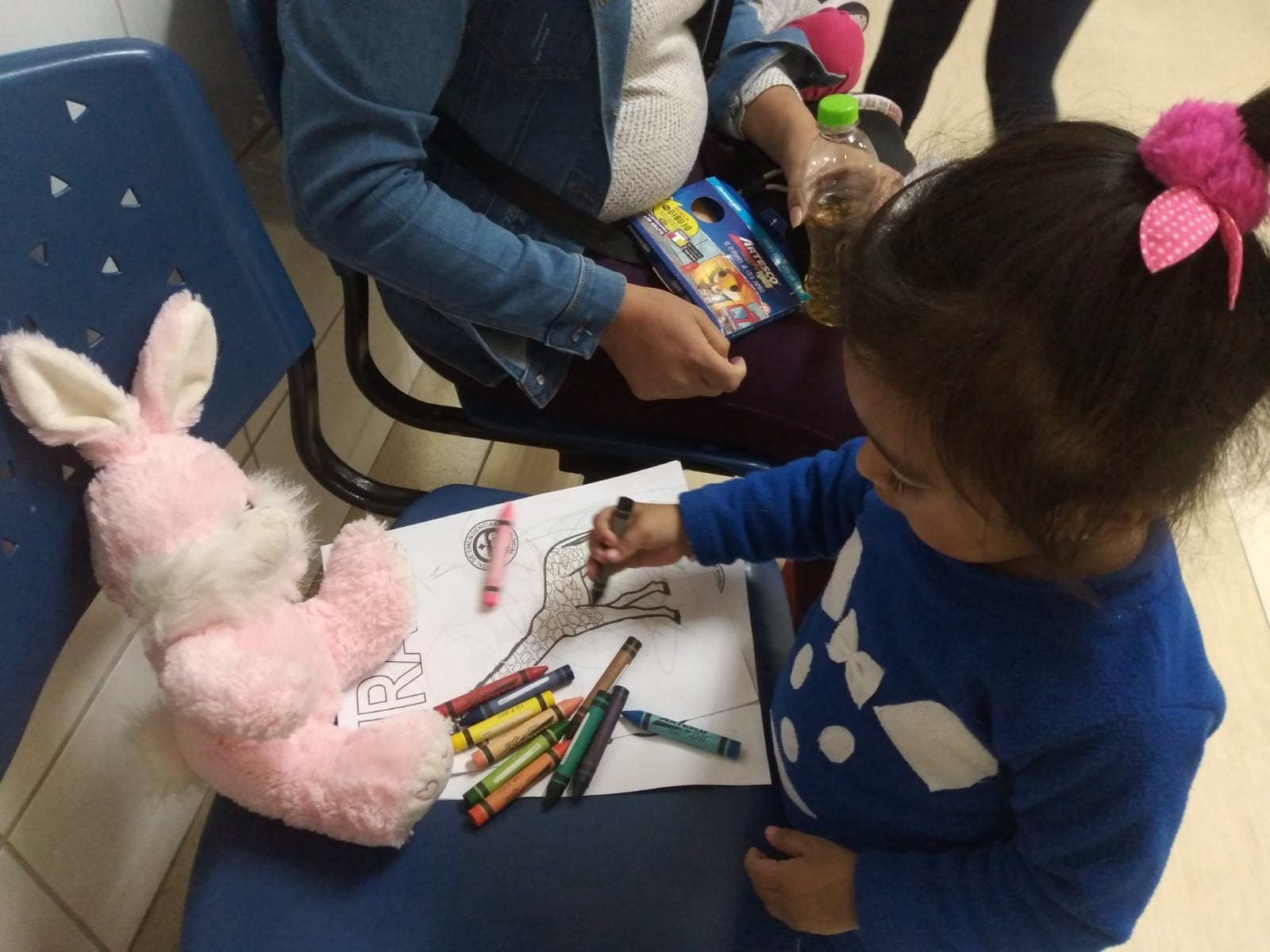 Las altas temperaturas causan en los niños deshidratación que asociado a otros males puede ser peligrosa. 