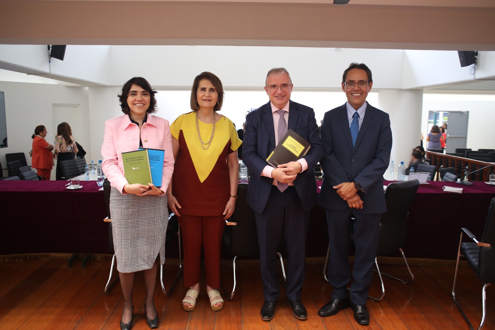Carmen Vasquez, profesora de la universidad de Girona; Luz Pacheco, magistrada, vicepresidenta del Tribunal Constitucional; Jordi Ferrer, docente y director de la Cátedra de Cultura Jurídica de la Universidad de Girona; y Helder Domínguez, magistrado y director general del Centro de Estudios Constitucionales (CEC) del TC.