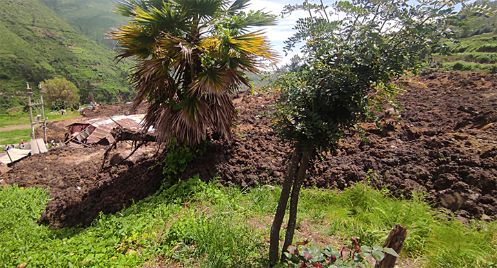 Ayuda humanitaria y maquinaria pesada destinada a zona devastada por derrumbe en “La Perla” – Atavillos Bajo