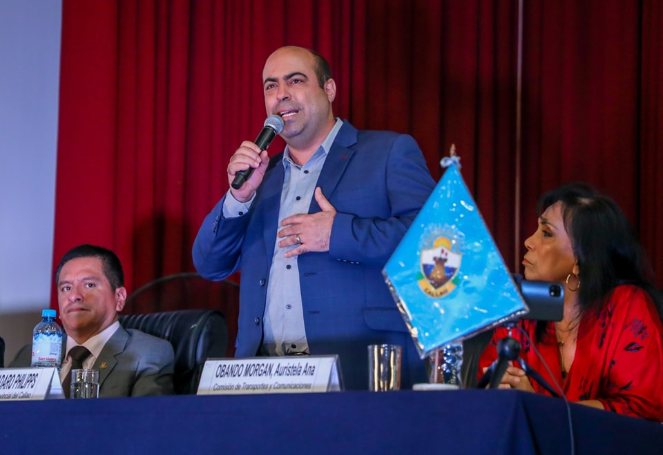 El alcalde Pedro Spadaro participó de la Comisión de Transportes del Parlamento, realizada en el Callao.