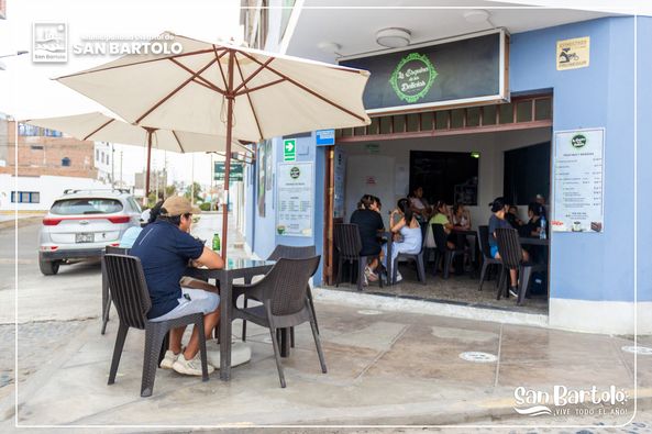 degustaron del postre tradicional "Delicia de Limรณn" en la reconocida La esquina de las Delicias.