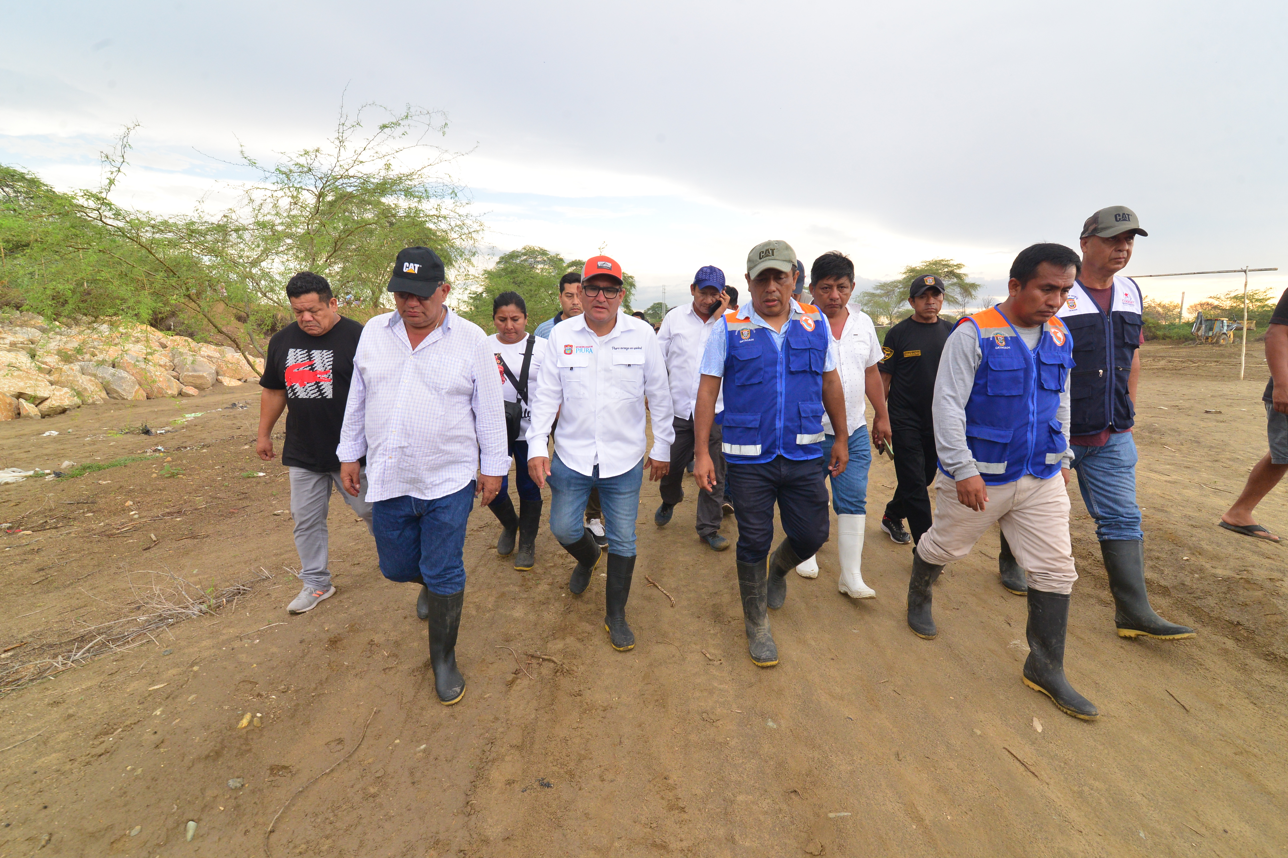 El burgomaestre provincial, junto al alcalde de Catacaos y el gerente municipal, inspeccionaron el sector Viduque