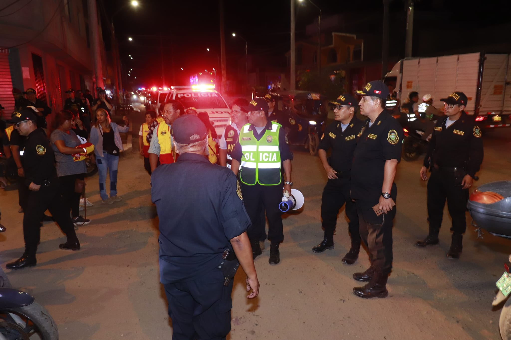 MPH y Policía Nacional realizaron operativo sorpresa en locales de Mariátegui y El Palmo