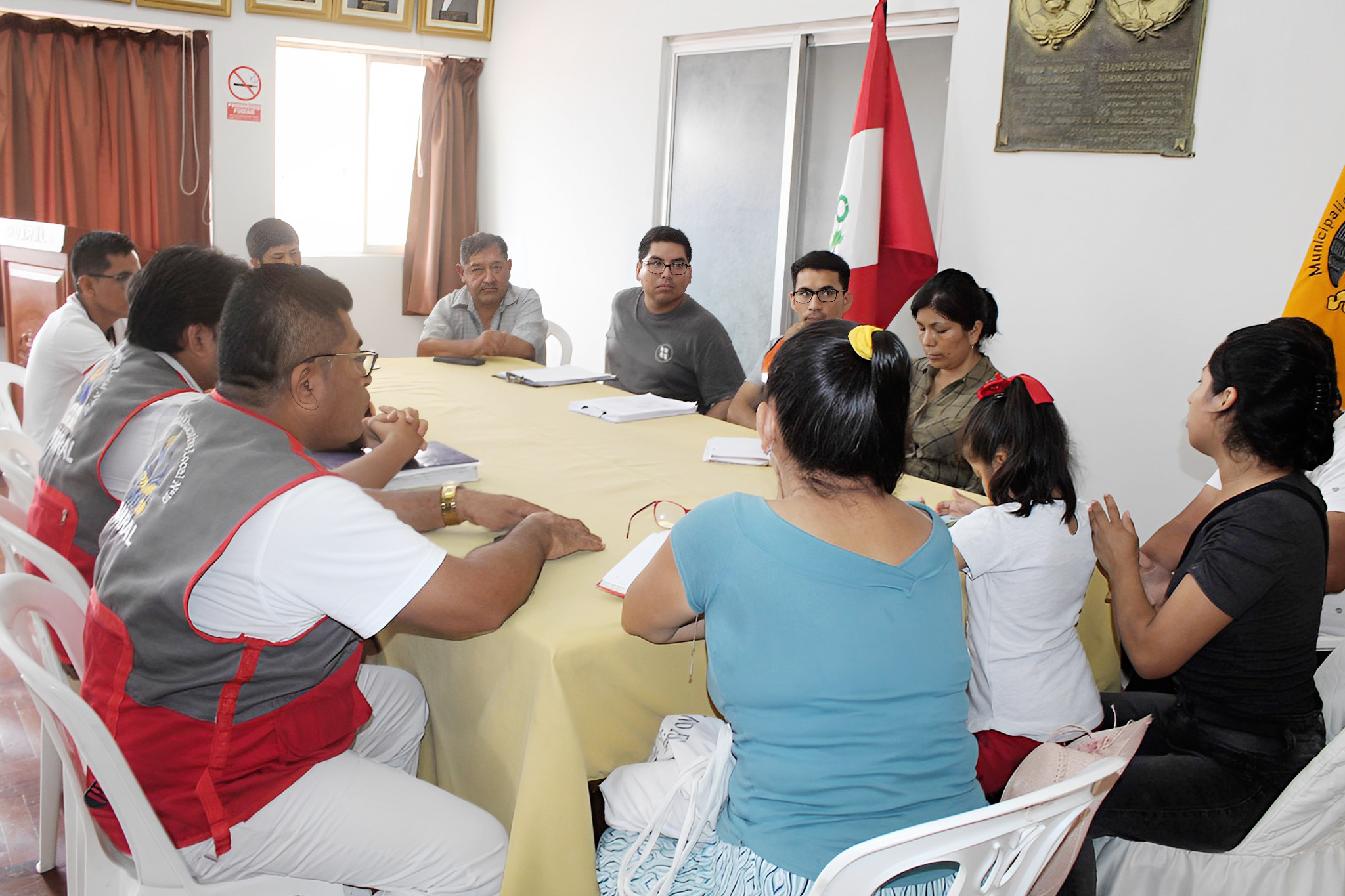 MPH toma acciones para evitar poner en riesgo a niños de colegio afectado por desborde de canal de regadío