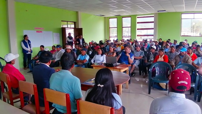 Esta mañana se llevó a cabo el Taller de Presupuesto Participativo para el año fiscal 2024, en el la casa comunal del caserío Bellavista, se contó con la participación de los caseríos de Hualanga, Malcas, Bellavista, Santos Lugares, Osgosgon Vista Alegre, Huañimbita, Huanimba, San Martín, El Porvenir, La Isla, Pomabamba, Chichir, Ayangay, La Esperanza, Tangalbamba Alta, Ogosgon Paucamonte, Huayo, Tangalbamba, Ponte, Mangallana, Naranjos.
Con la presencia del Alcalde Distrital Manuel Villar, se dio inicio a dicho taller, donde la población agradeció la iniciativa del señor alcalde de realizar de manera descentralizada esta actividad. El objetivo del taller es mejorar la eficiencia en la asignación y ejecución de los recursos públicos de acuerdo a las prioridades de la comunidad. 