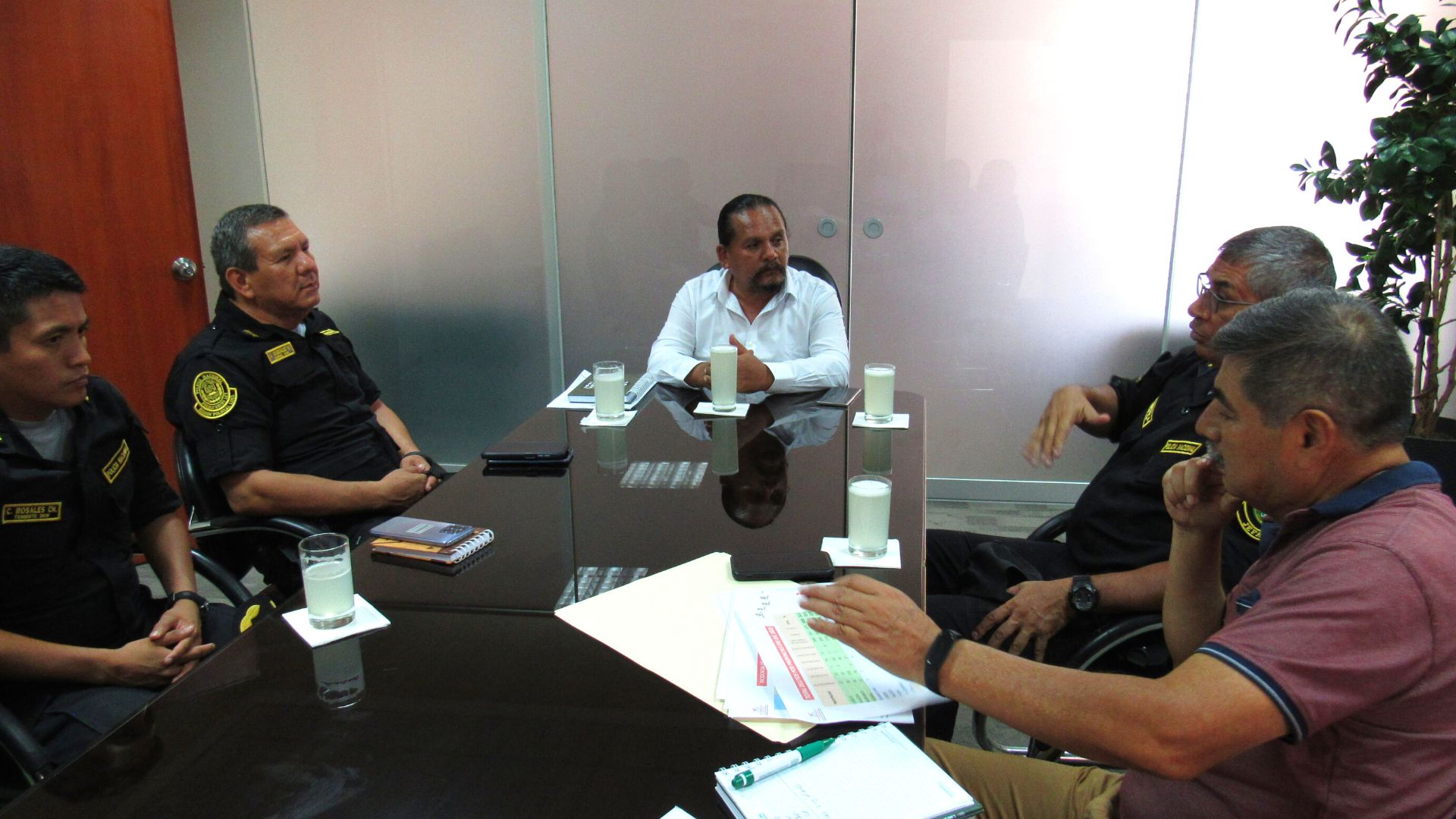 Gobernadora Rosa Vásquez consigue incremento de 150 efectivos policiales para la región Lima