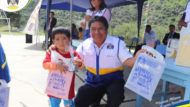 kits escolares en apertura de inicios de clases