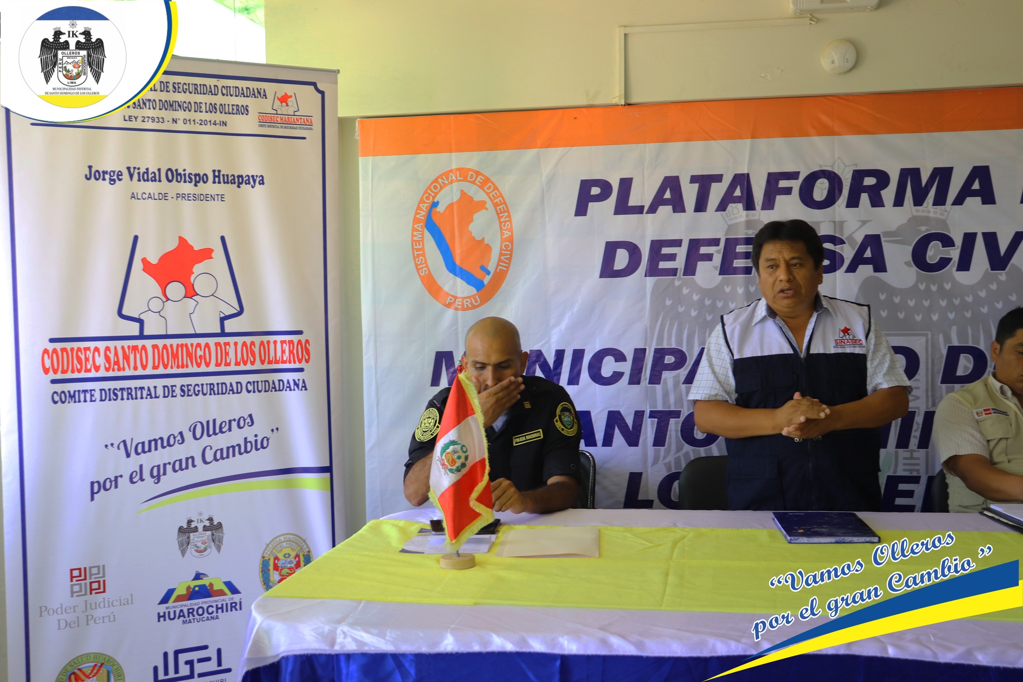Primera reunión del CODISEC en el auditorio de la municipalidad.