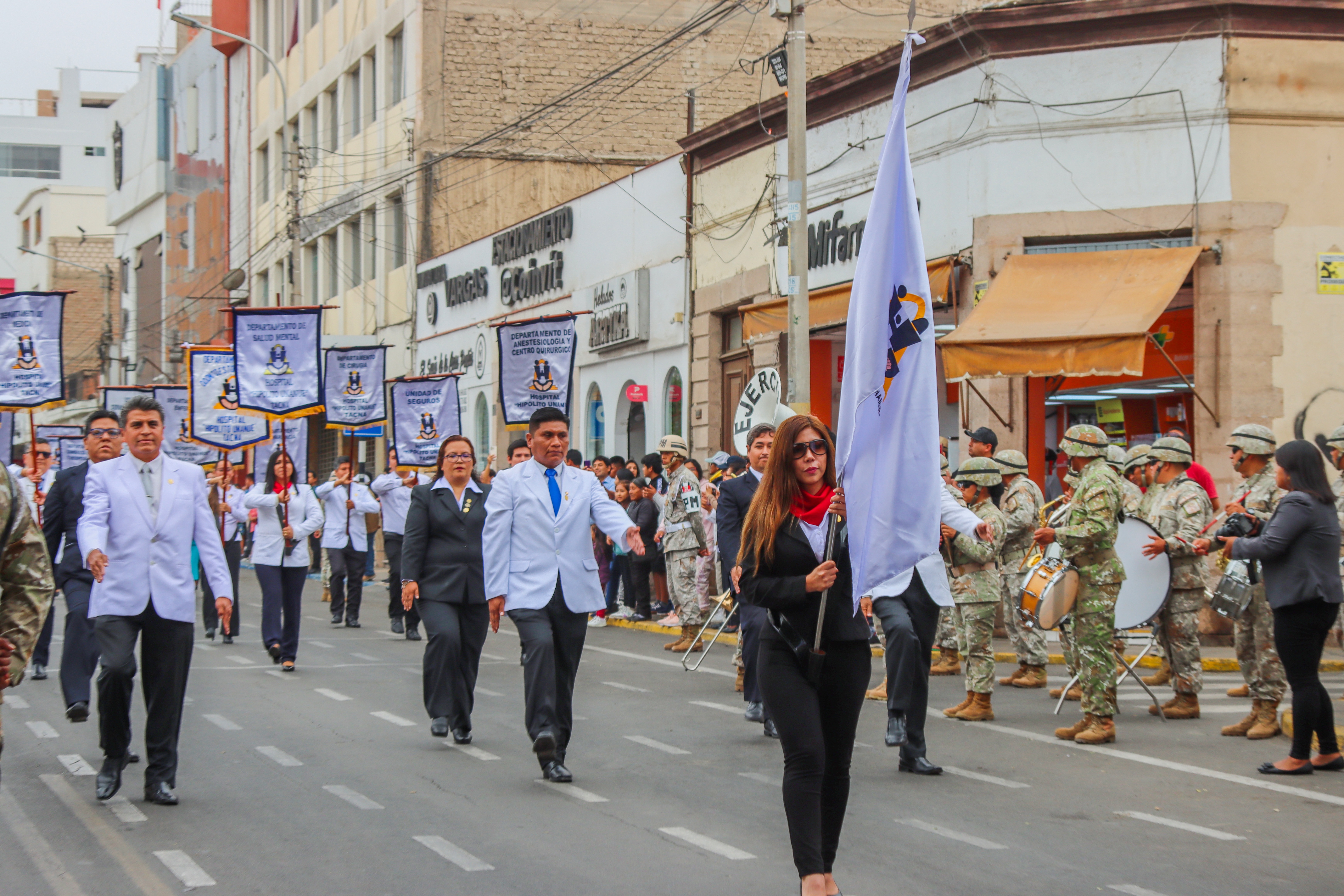 Hospital Hipólito Unanue participa en ceremonia cívico – patriótica