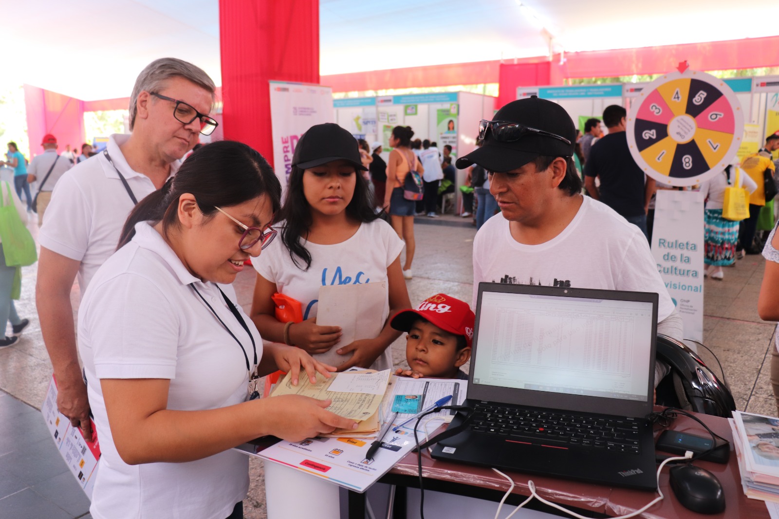 ONP capacita a trabajadoras del hogar en feria para promover sus derechos laborales