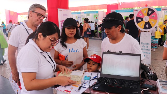 ONP capacita a trabajadoras del hogar en feria para promover sus derechos laborales