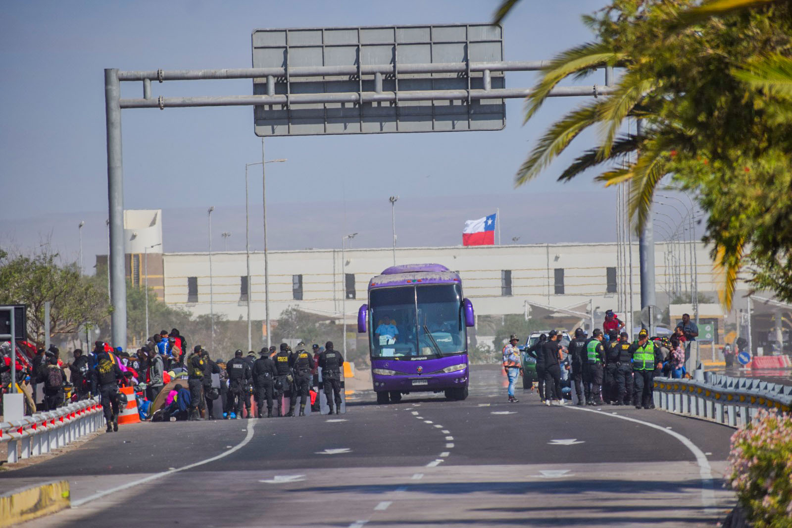 Restablecen tránsito de turistas y mercancías en control fronterizo santa rosa tras intento de bloqueo