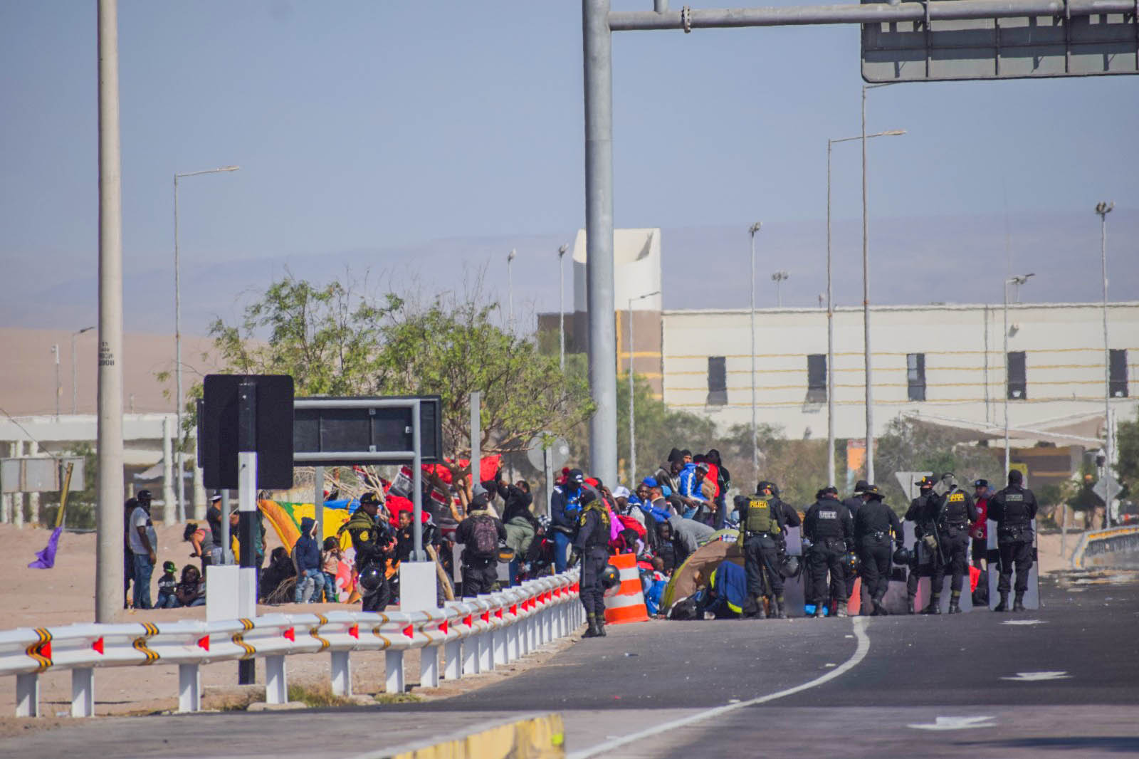 Restablecen tránsito de turistas y mercancías en control fronterizo santa rosa tras intento de bloqueo