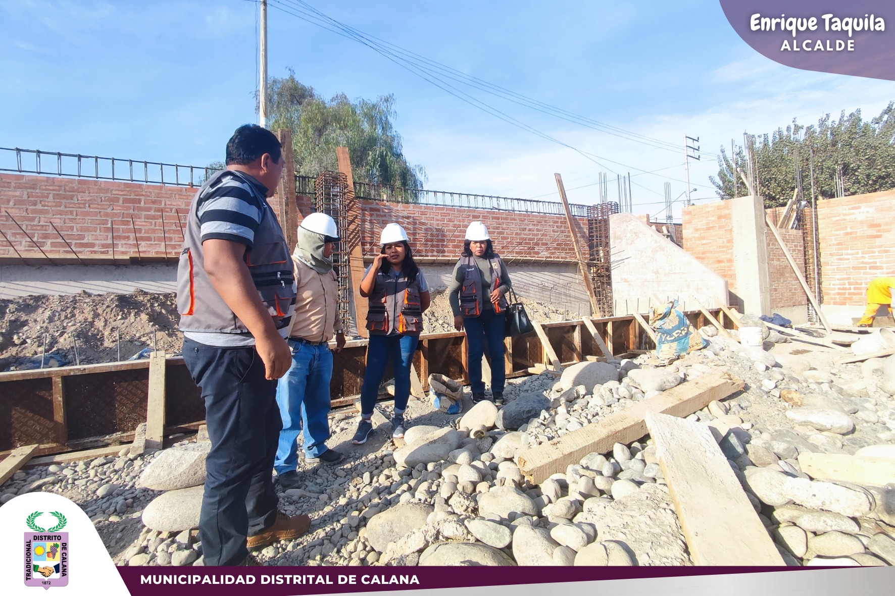 Alcalde distrital junto a regidores, supervisan obra en la Junta Vecinal El Cercado