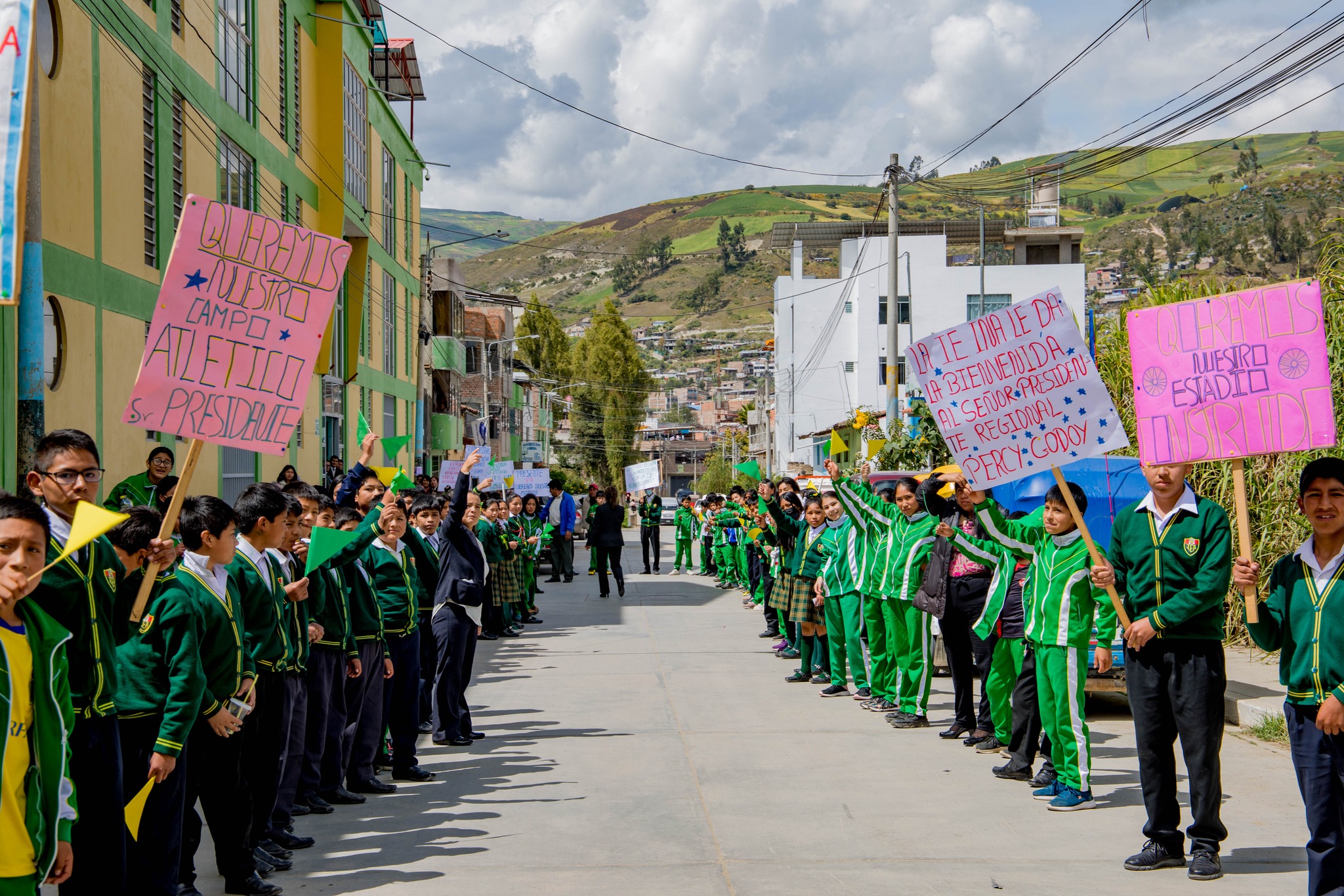 Entrega de kits escolares en San Jerónimo