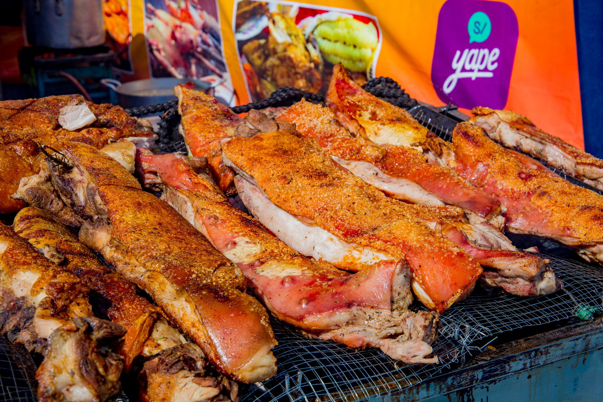 Chancho a la parrilla uno de los platos típicos de la región