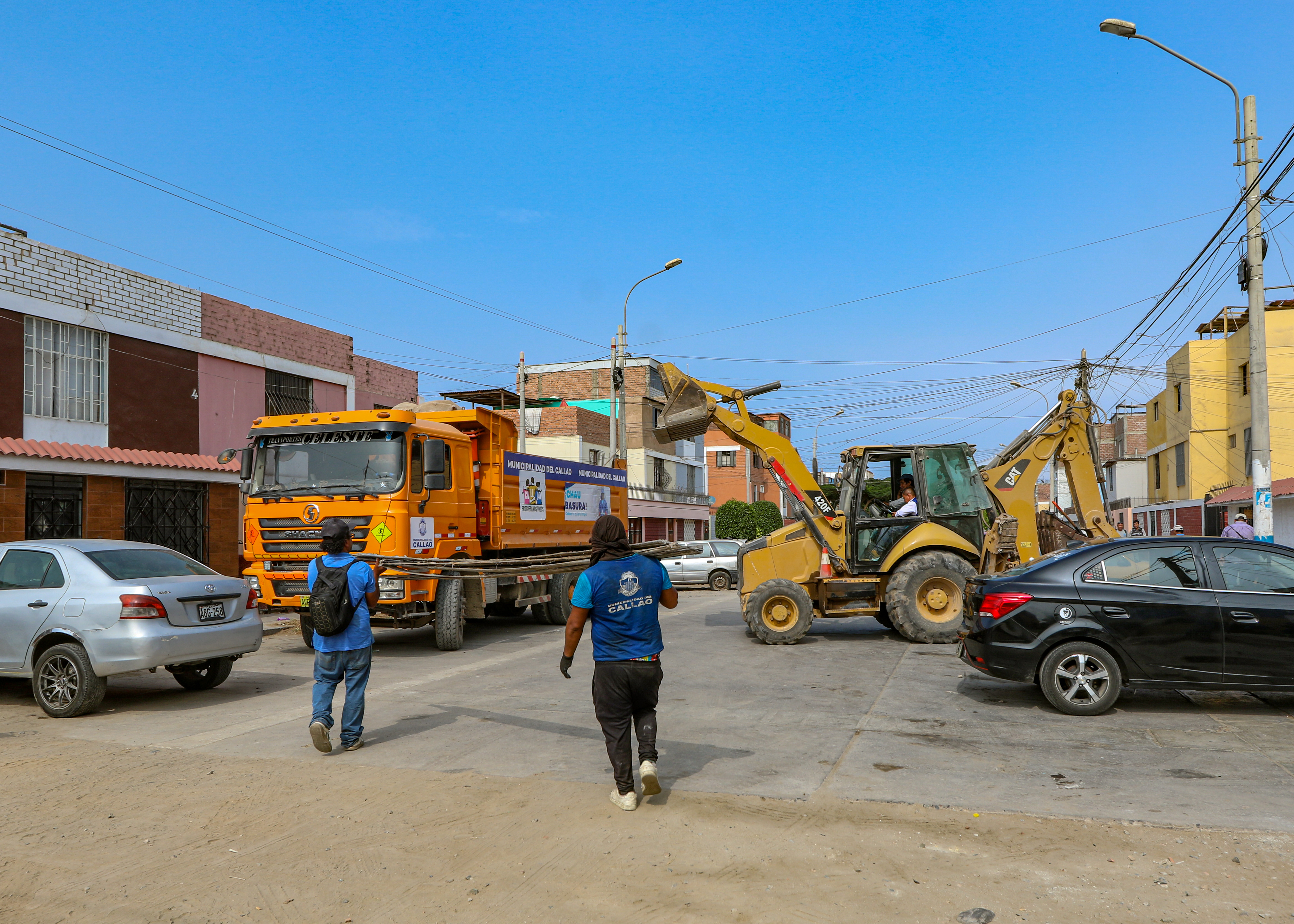 Como parte de nuestro programa ¡Callao Bonito! realizamos la limpieza de techos en la zona de de Santa Marina Sur.