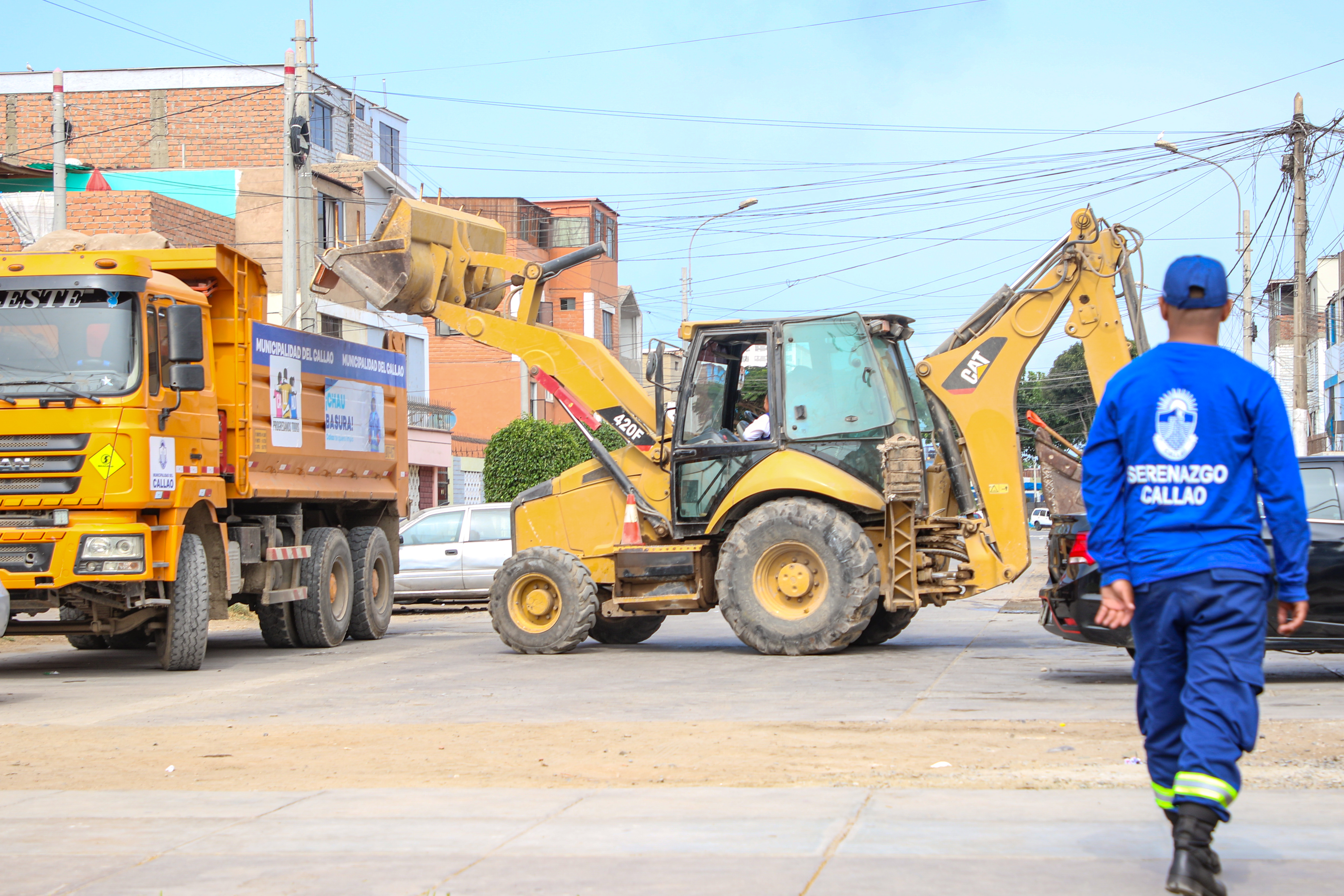Como parte de nuestro programa ¡Callao Bonito! realizamos la limpieza de techos en la zona de de Santa Marina Sur.