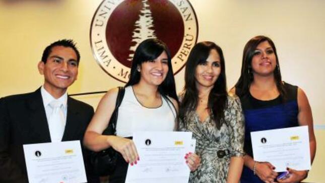 Becaria del OSCE ocupa el segundo lugar, de acuerdo al orden de mérito, en Diplomado de Especialización en Derecho Administrativo.