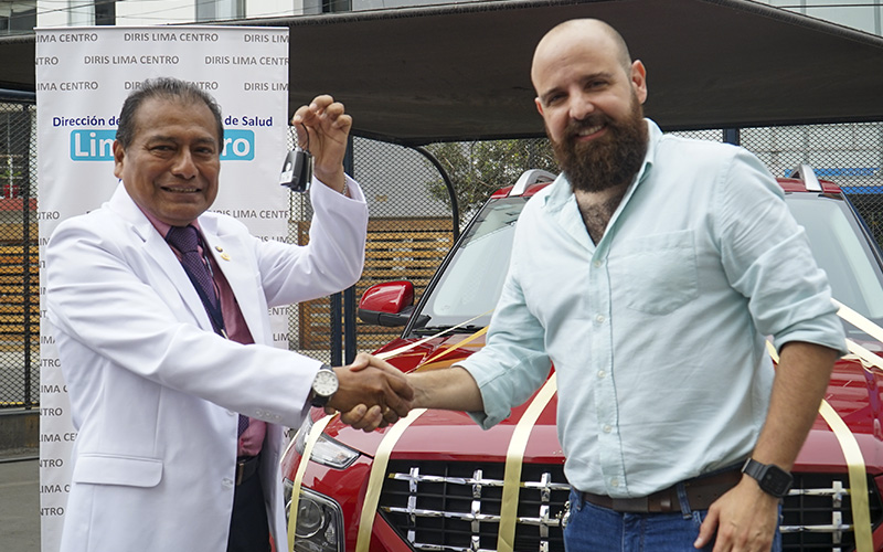 imagen 1 de Universidad Científica del Sur realiza donación de camioneta a Diris Lima Centro