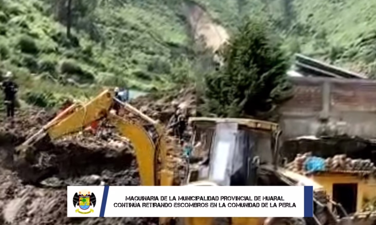 Maquinaria de la Municipalidad Provincial de Huaral continúa retirando escombros en la comunidad de La Perla