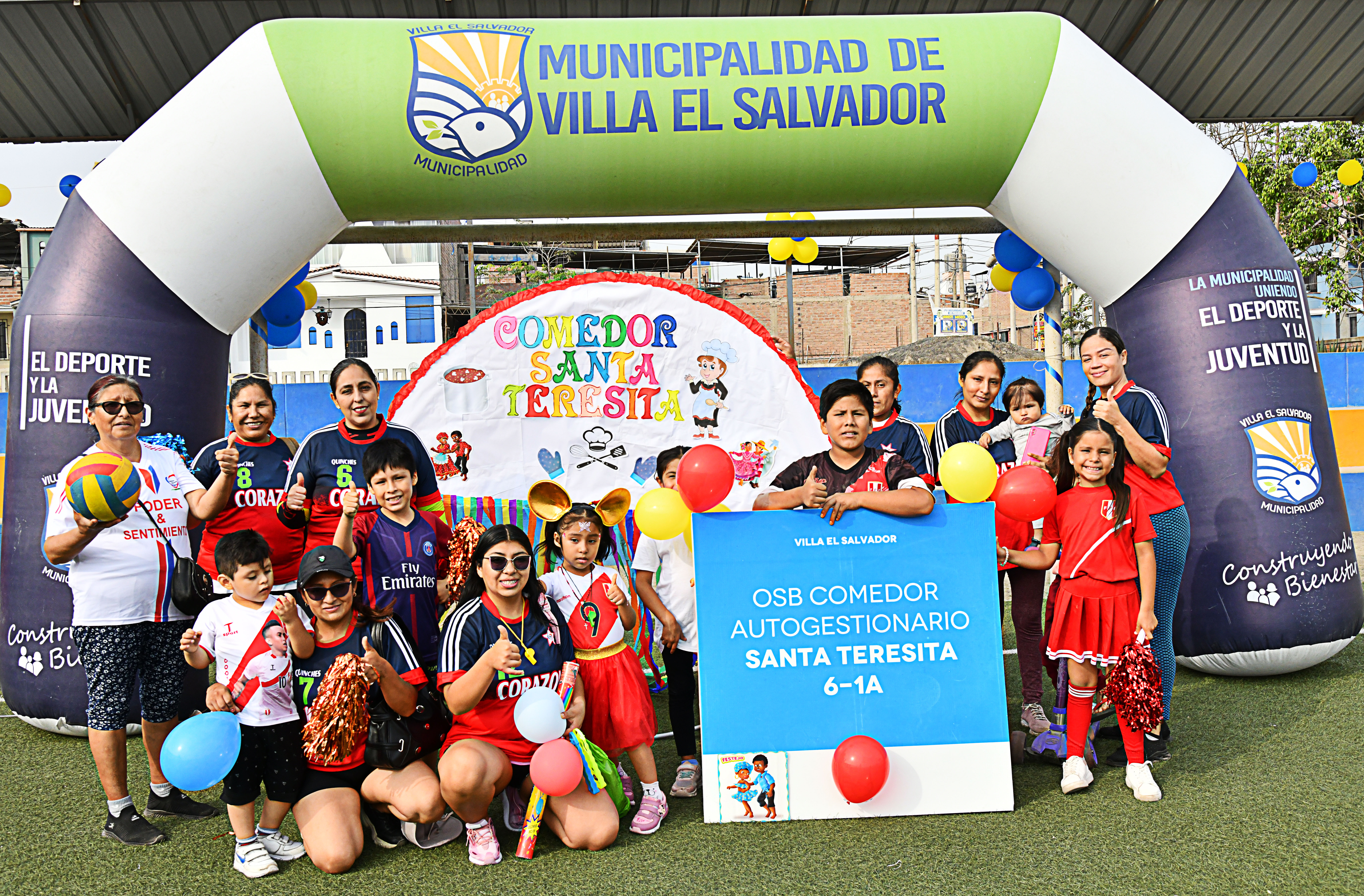 Mamitas de comedores populares y ollas comunes disfrutan del campeonato de vóley de integración
