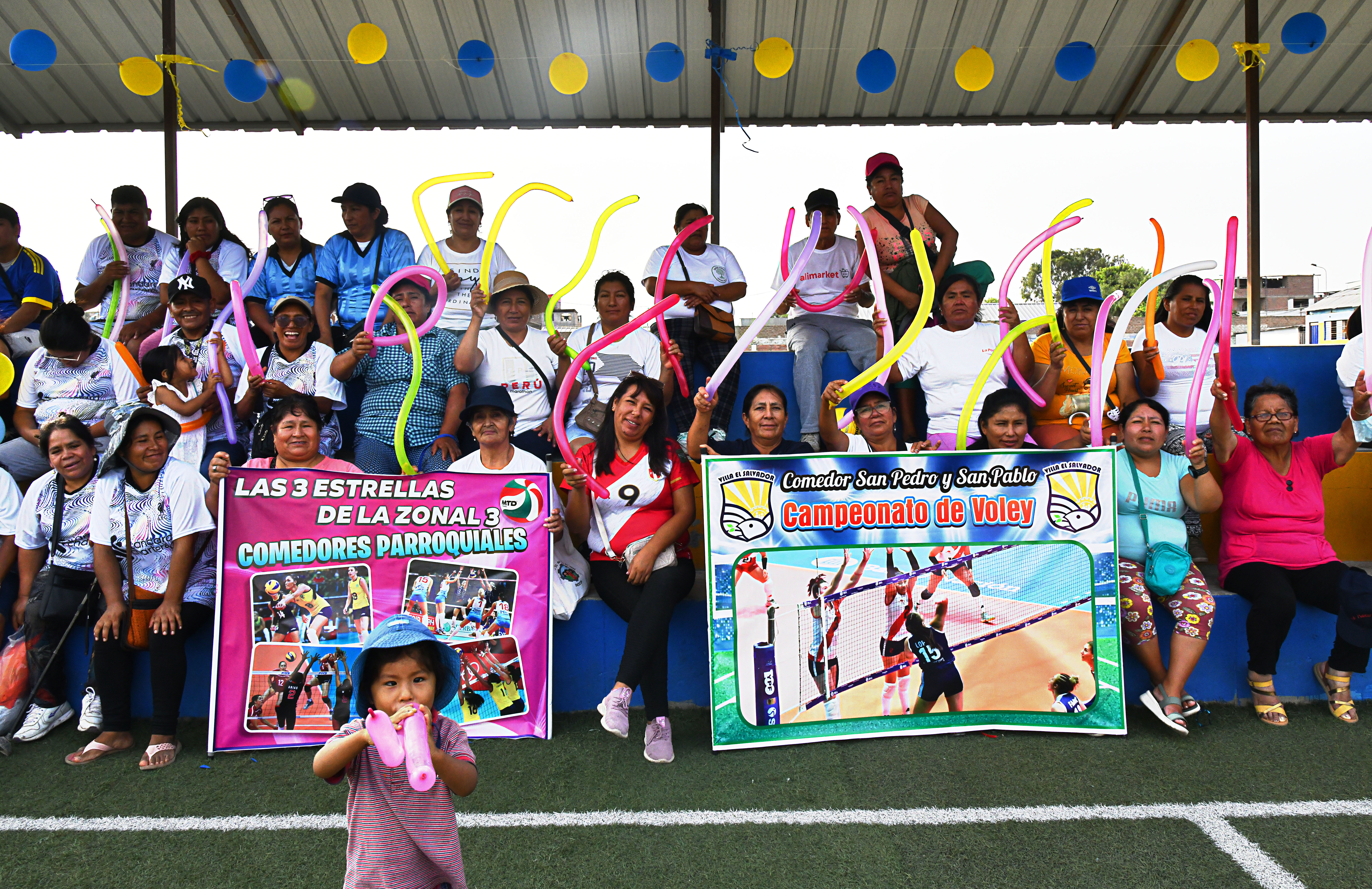 Mamitas de comedores populares y ollas comunes disfrutan del campeonato de vóley de integración