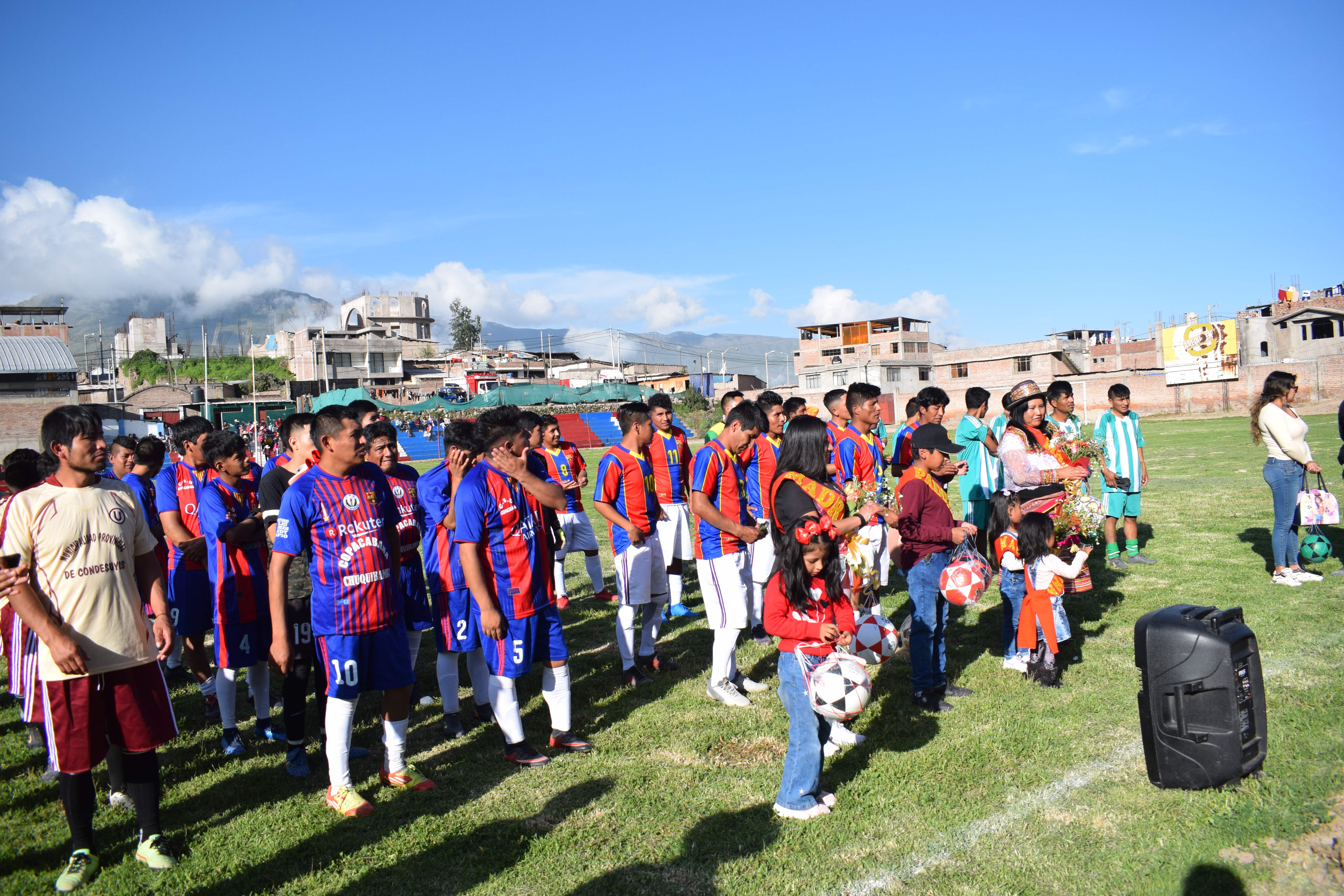 Foto de la entrega de camisetas